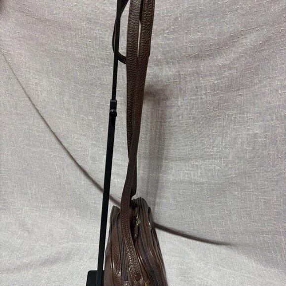 Aigner Crossbody - Picture 2 of 8